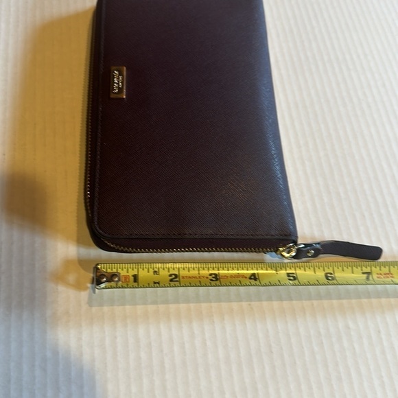 Kate Spade burgundy medium size wallet w  multiple pockets  zippers inside & out - Picture 3 of 13